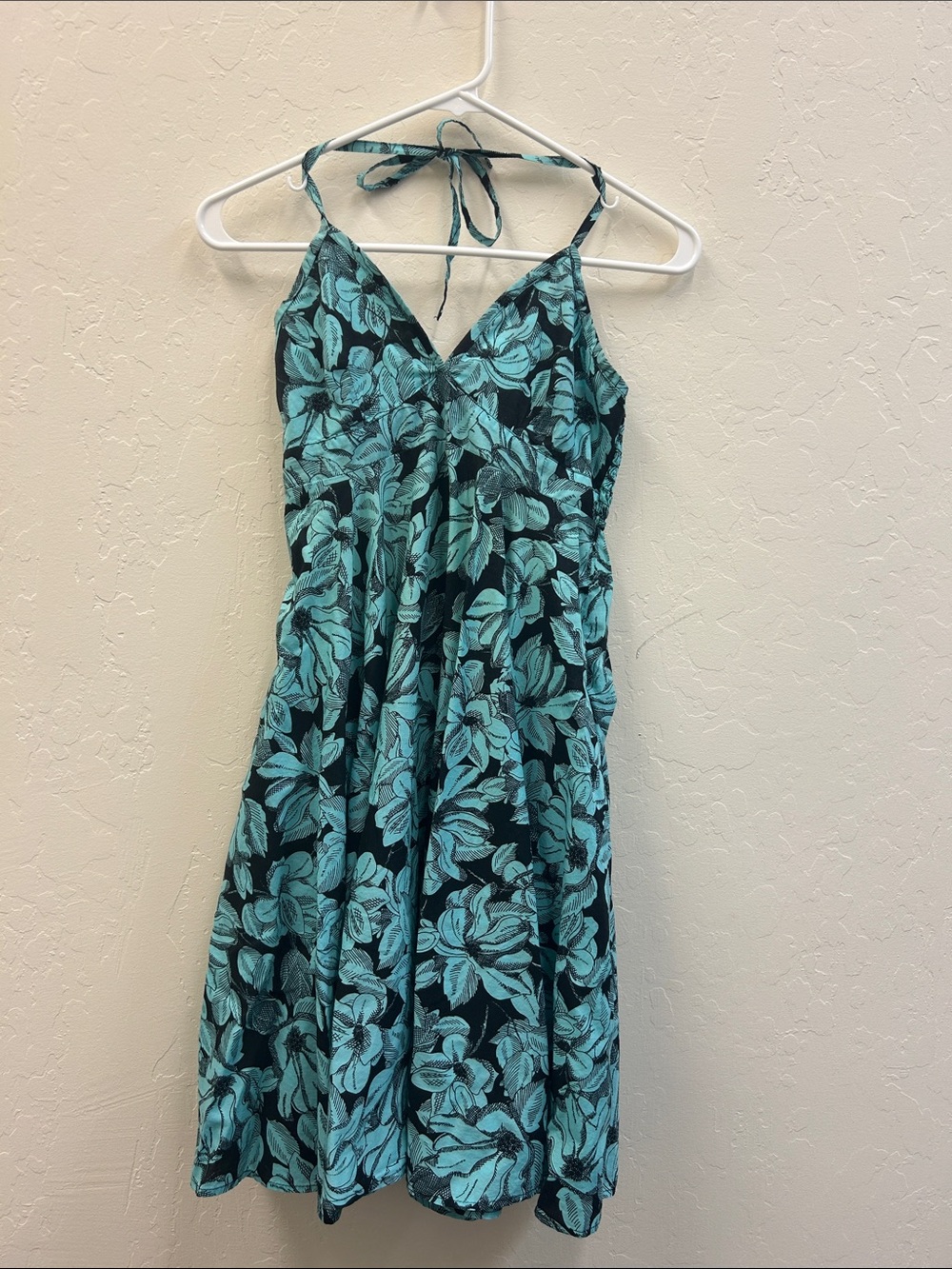 H&M 100% cotton blue floral Halter Dress with pockets size 6
